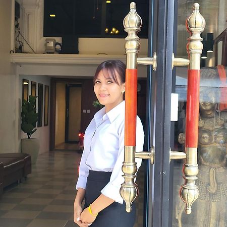 Sun Chakra Boutique Hotel Phnom Penh Luaran gambar