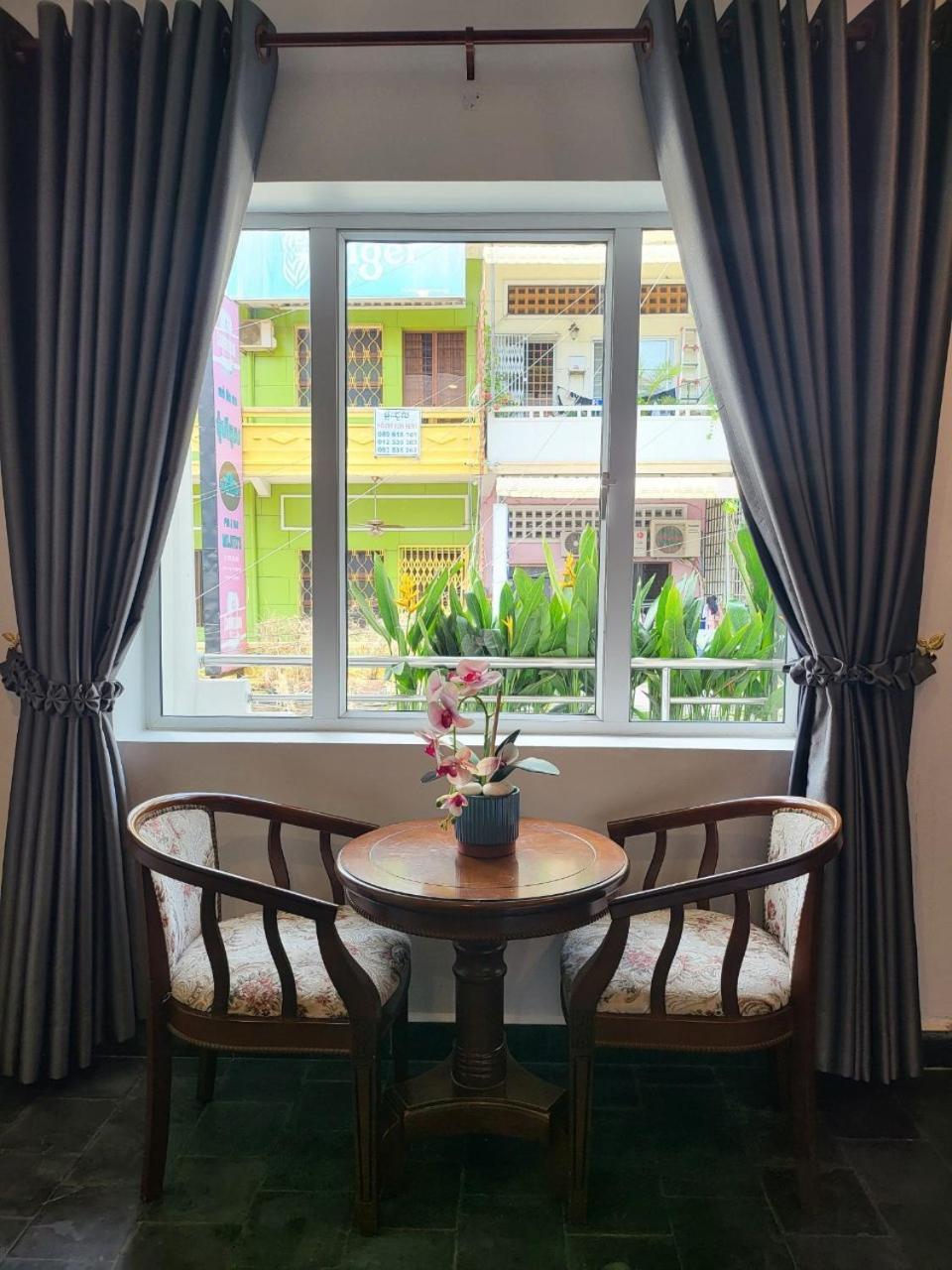 Sun Chakra Boutique Hotel Phnom Penh Luaran gambar