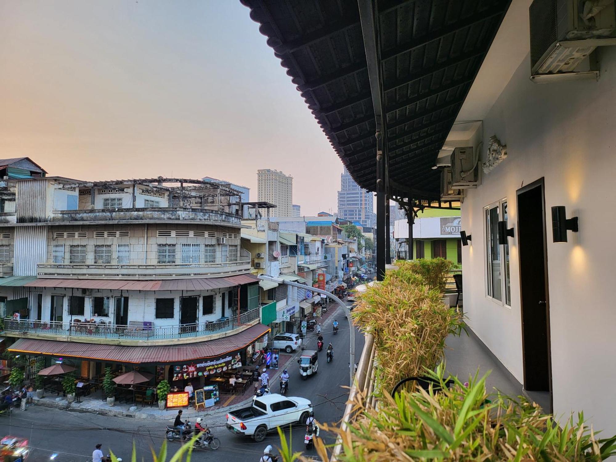 Sun Chakra Boutique Hotel Phnom Penh Luaran gambar