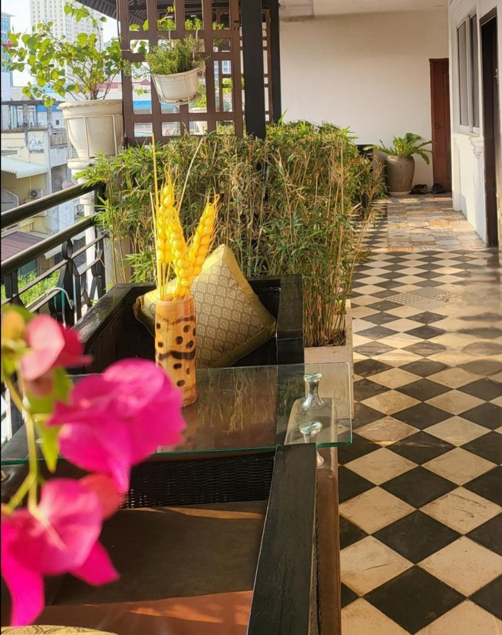 Sun Chakra Boutique Hotel Phnom Penh Luaran gambar